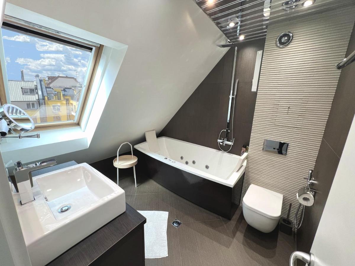Unique Luxurious Jacuzzi Penthouse Duplex In City Center! 2 Baths! Free Parking! Софія Екстер'єр фото